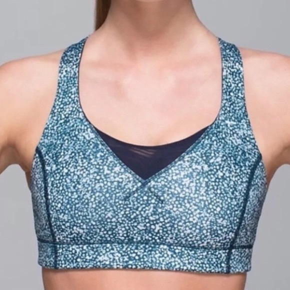 Lululemon In A Flash Bra ll - Picture 2 of 6